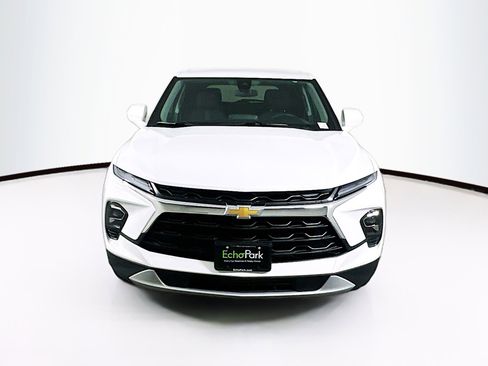 Used 2025 Chevrolet Blazer LT image 2