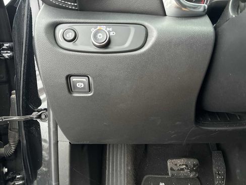 Used 2023 Chevrolet Blazer LT image 17