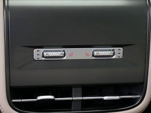 Used 2025 Lincoln Nautilus Reserve AWD/4WD image 15