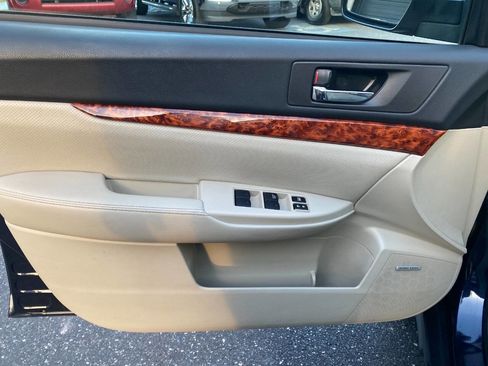 Used 2012 Subaru Outback 2.5i Limited w/ Moonroof Pkg image 11