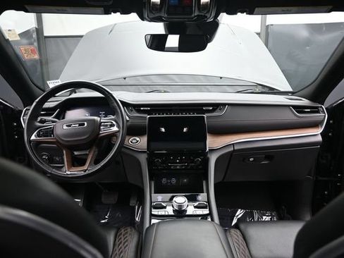 Used 2023 Jeep Grand Cherokee Summit AWD/4WD image 9