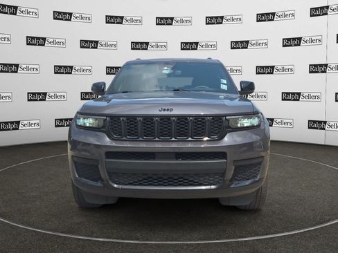 Used 2023 Jeep Grand Cherokee L Laredo RWD image 8