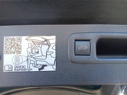 Used 2023 Toyota Highlander Limited image 32