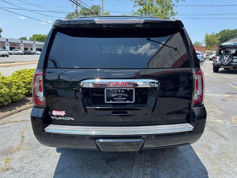 Used 2017 GMC Yukon Denali w/ Open Road Package AWD/4WD image 3