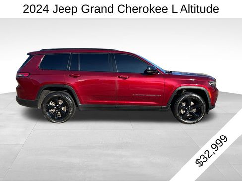 Used 2024 Jeep Grand Cherokee L Laredo image 2