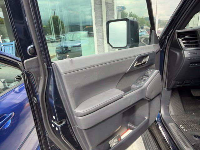 Used 2025 Lexus GX 550 w/ Accessory Package (2T) AWD/4WD image 38
