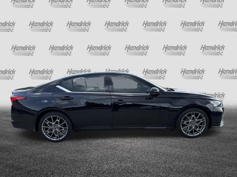Used 2024 Nissan Altima 2.0 SR FWD image 11
