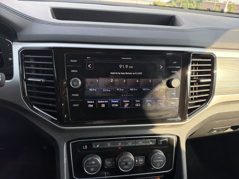 Used 2022 Volkswagen Atlas Cross Sport SE FWD image 23