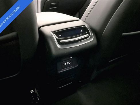 Used 2025 Cadillac XT6 Premium Luxury image 32