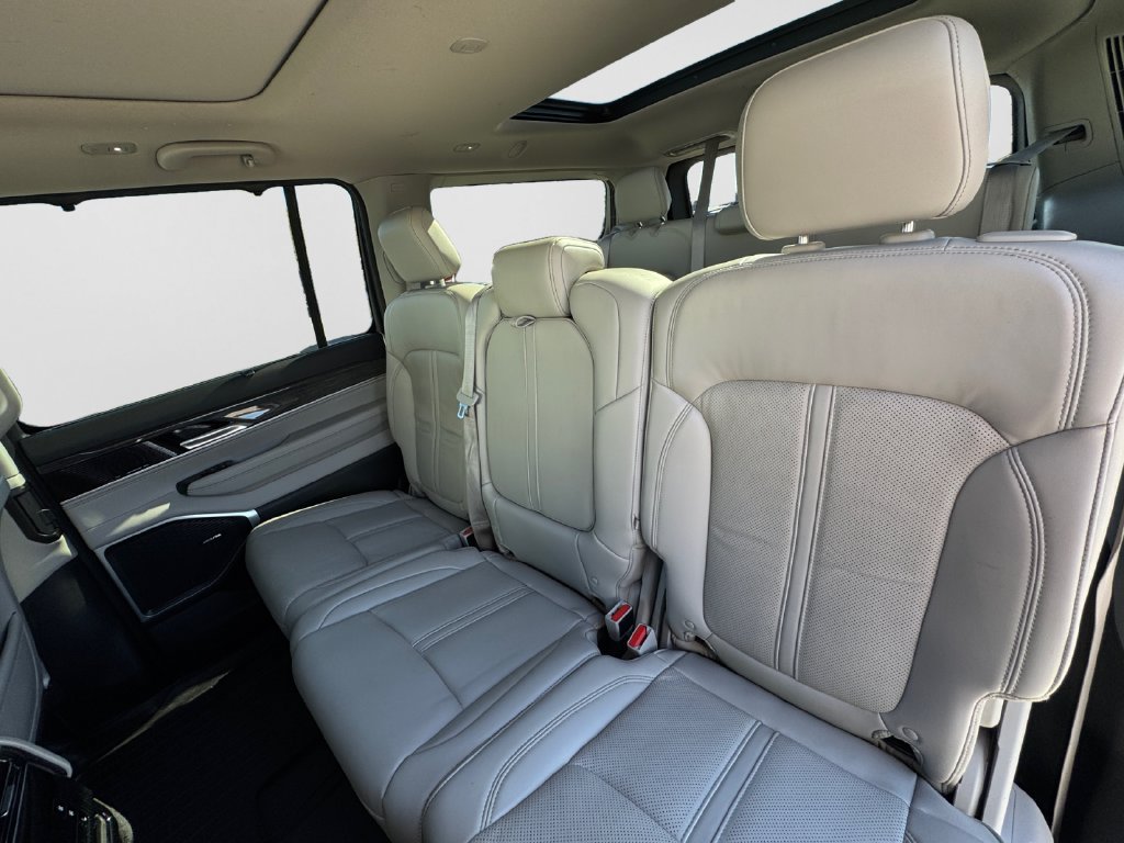 Used 2022 Jeep Wagoneer Series II w/ Convenience Group I AWD/4WD image 12