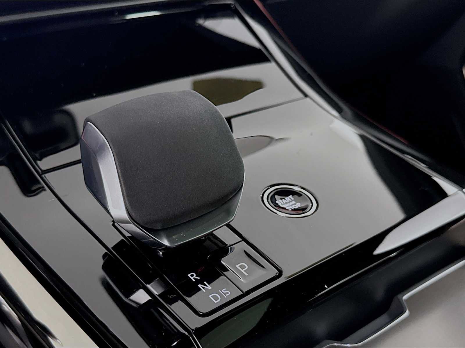 New 2026 Land Rover Range Rover Sport SE AWD/4WD image 17
