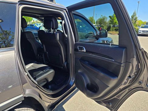 Used 2018 Jeep Grand Cherokee Trailhawk w/ Trailhawk Luxury Group AWD/4WD image 14