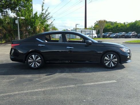 Used 2019 Nissan Altima 2.5 SV FWD image 4