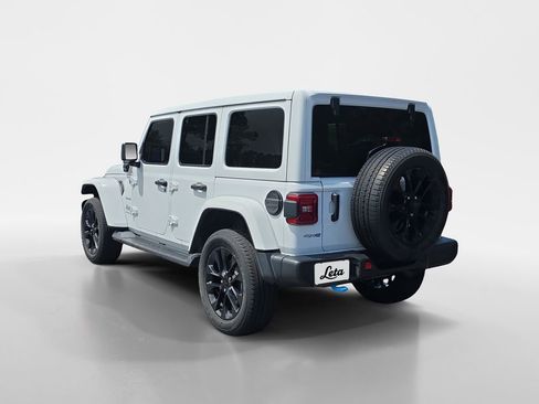 Used 2023 Jeep Wrangler Unlimited Sahara w/ Cold Weather Group AWD/4WD image 6
