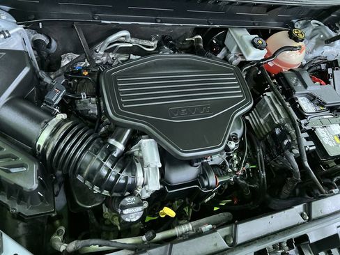 Used 2021 GMC Acadia SLE FWD image 30