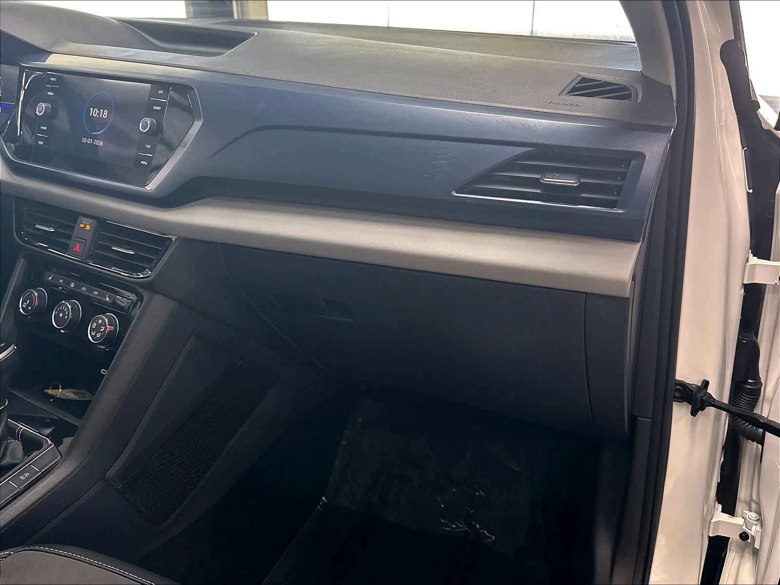 Used 2023 Volkswagen Taos SE w/ Panoramic Sunroof Package FWD image 29