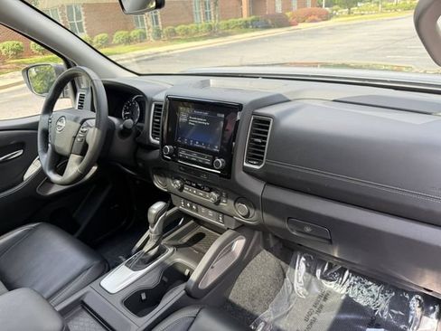 Used 2024 Nissan Frontier SL w/ Technology Package RWD image 37