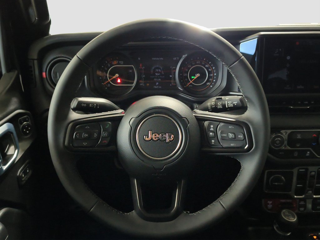 Used 2026 Jeep Wrangler Unlimited Rubicon w/ Dual Top Group AWD/4WD image 18
