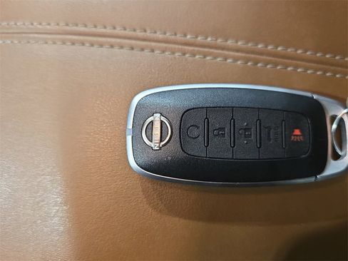 Used 2023 Nissan Pathfinder Platinum image 37