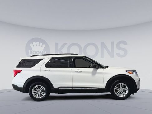 Used 2023 Ford Explorer XLT AWD/4WD image 12
