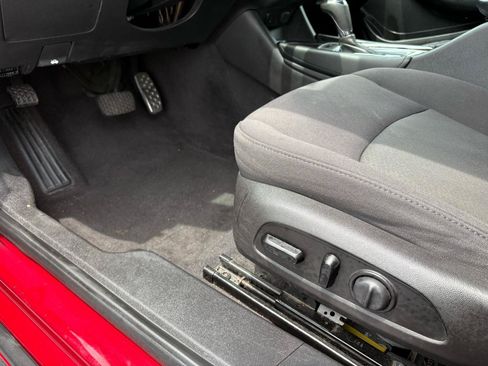Used 2017 Chevrolet Malibu LT FWD image 16