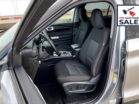 Used 2022 Ford Explorer XLT image 25