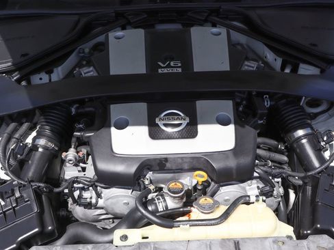 Used 2017 Nissan 370Z Coupe RWD image 12