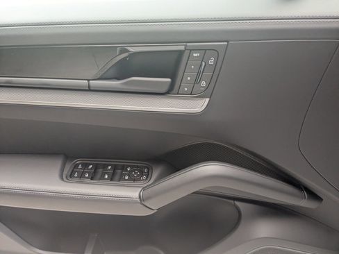 Certified 2025 Porsche Cayenne S AWD/4WD image 13