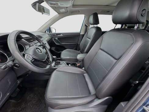 Used 2020 Volkswagen Tiguan SE w/ Panoramic Sunroof Package image 13
