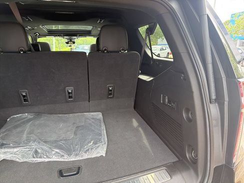Used 2023 Chevrolet Suburban High Country AWD/4WD image 21