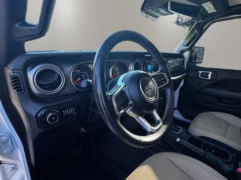 Used 2020 Jeep Wrangler Unlimited Sahara AWD/4WD image 15