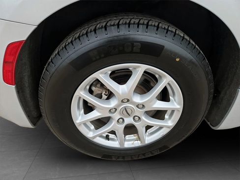 Used 2023 Chrysler Voyager LX image 34