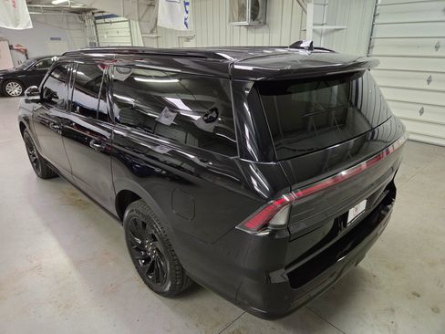 Used 2025 Lincoln Navigator L Reserve w/ Jet Appearance Package AWD/4WD image 5
