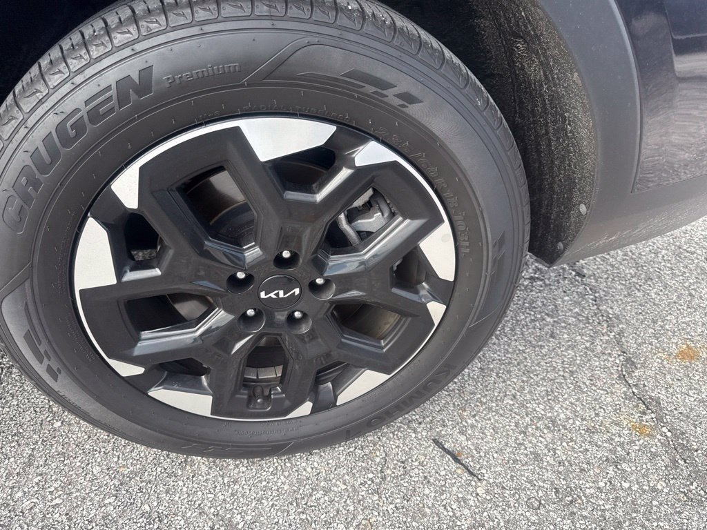 Certified 2025 Kia Sorento S FWD image 6