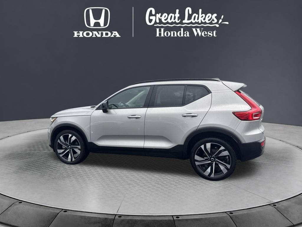 Used 2023 Volvo XC40 B5 Plus w/ Driver Assist Package AWD/4WD image 12
