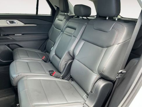 Used 2026 Ford Explorer Active w/ Active Comfort Package RWD image 13
