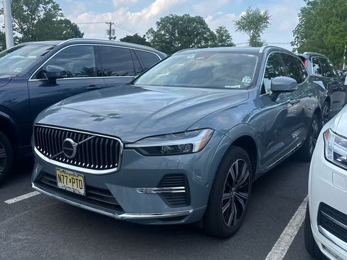 Used 2022 Volvo XC60 T8 Inscription w/ Advanced Package AWD/4WD image 1
