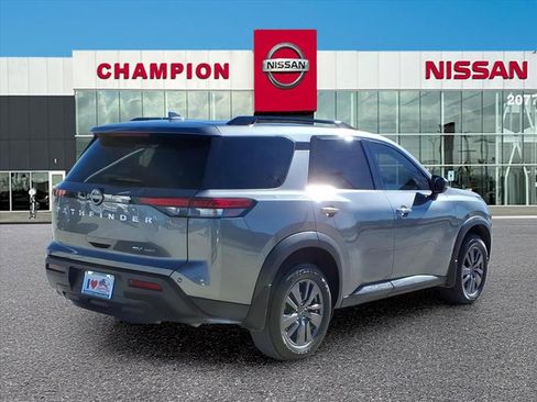 Used 2022 Nissan Pathfinder SV image 7