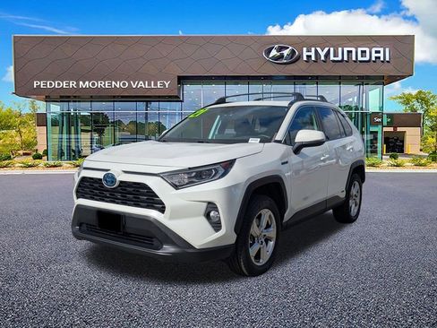 Used 2021 Toyota RAV4 XLE Premium image 7