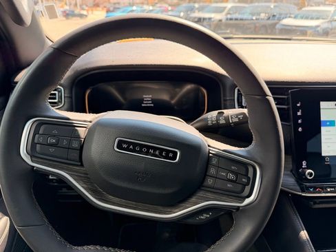 Used 2024 Jeep Wagoneer L Series II w/ Flexible Seating Group image 12