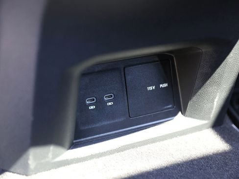 Used 2022 Volkswagen Atlas Cross Sport SEL AWD/4WD image 22
