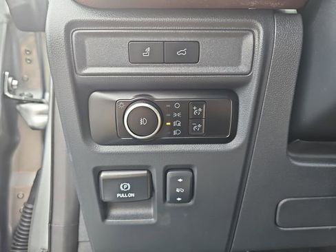 Used 2024 Ford Expedition Limited image 31