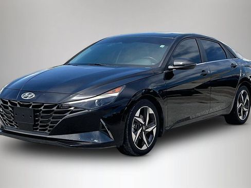 Used 2022 Hyundai Elantra SEL w/ Convenience + Premium Package FWD image 2