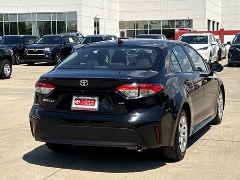 Used 2025 Toyota Corolla LE FWD image 4