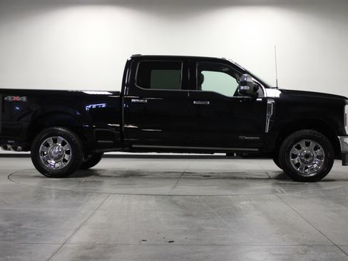Used 2025 Ford F250 King Ranch w/ Chrome Package image 3