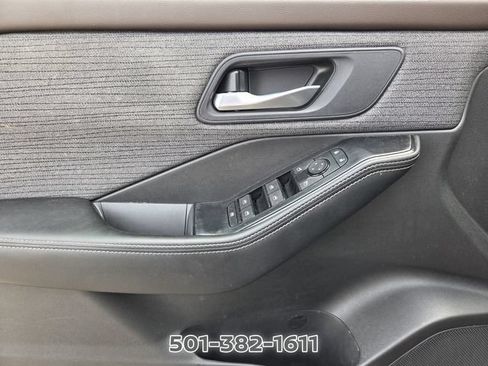 Used 2023 Nissan Rogue SV FWD image 9