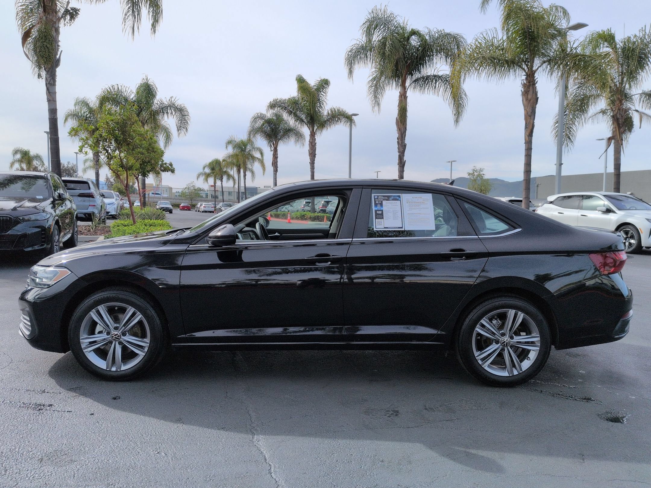 Used 2024 Volkswagen Jetta SE FWD image 6
