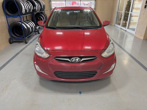 Used 2013 Hyundai Accent GLS w/ Premium Pkg image 2