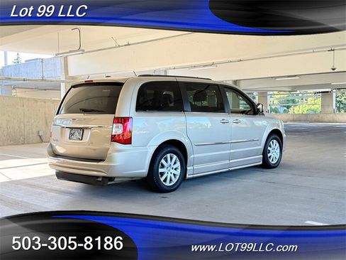 Used 2013 Chrysler Town & Country Touring FWD image 14