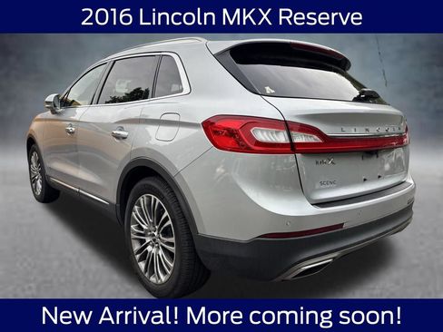 Used 2016 Lincoln MKX Reserve w/ Climate Package FWD image 3